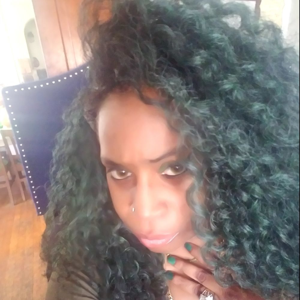 Meet your Posher, Crystal